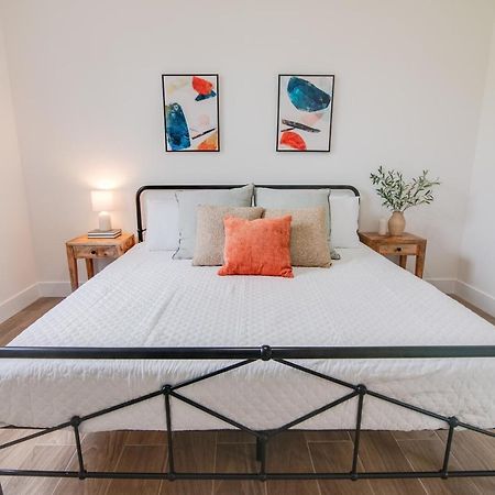 Private Cottage - King Beds, Brand New, Near Beach, Golfing, Shopping & Restaurants Лейк-Уорт Экстерьер фото